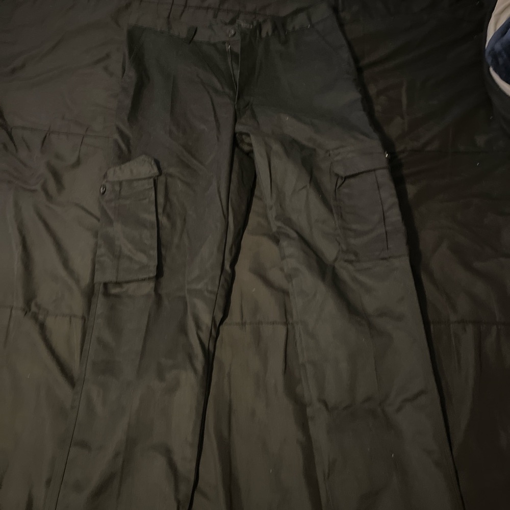 Black cargo pantss